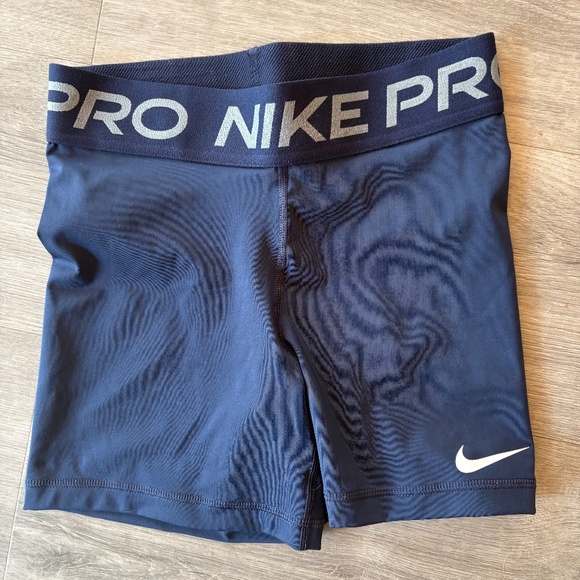 NWT Nike PRO Dri-Fit Shorts women’s size Small - Picture 1 of 3
